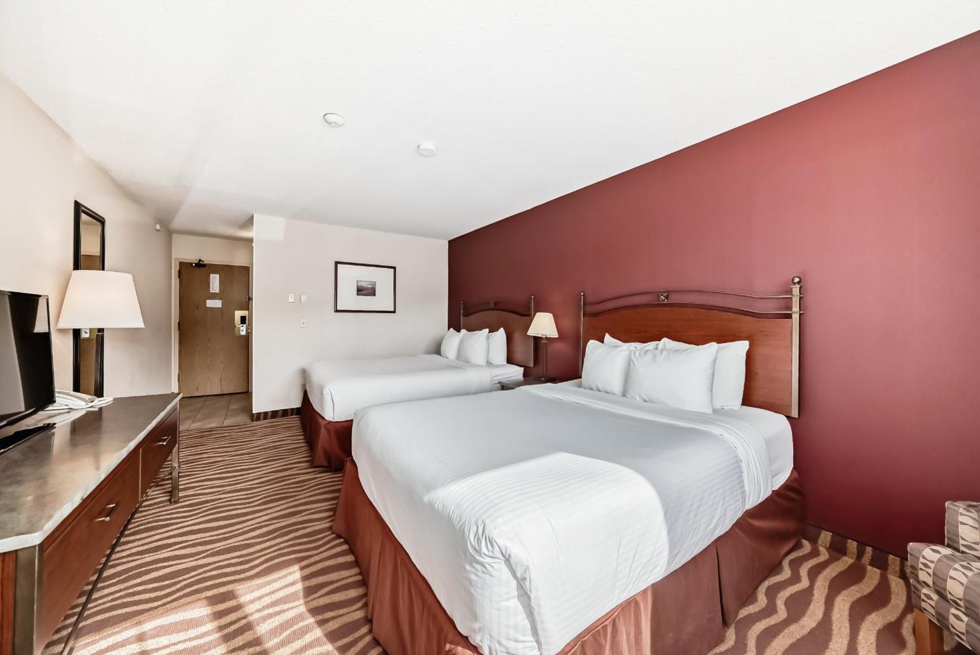 Invermere Inn & Suites Exterior photo